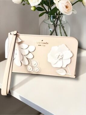kate spade Lucy Milk Glass Leather Floral Appliqué Wristlet NWT | $169 MSRP